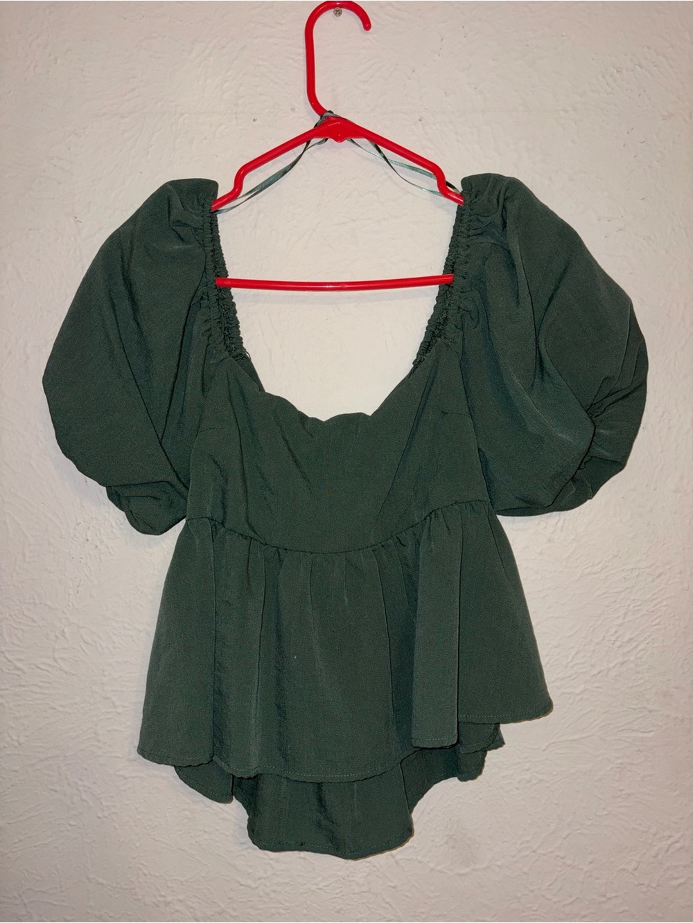 Francesca's Collections Dark Green Puff Sleeve Peplum Top